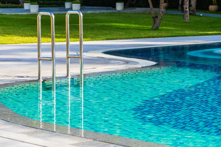 How To Maintain Your Swimming Pool Fence For Longevity