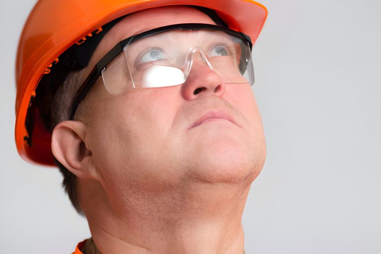 The Ultimate Guide to Safety Glasses: Ensuring Protection and Clarity